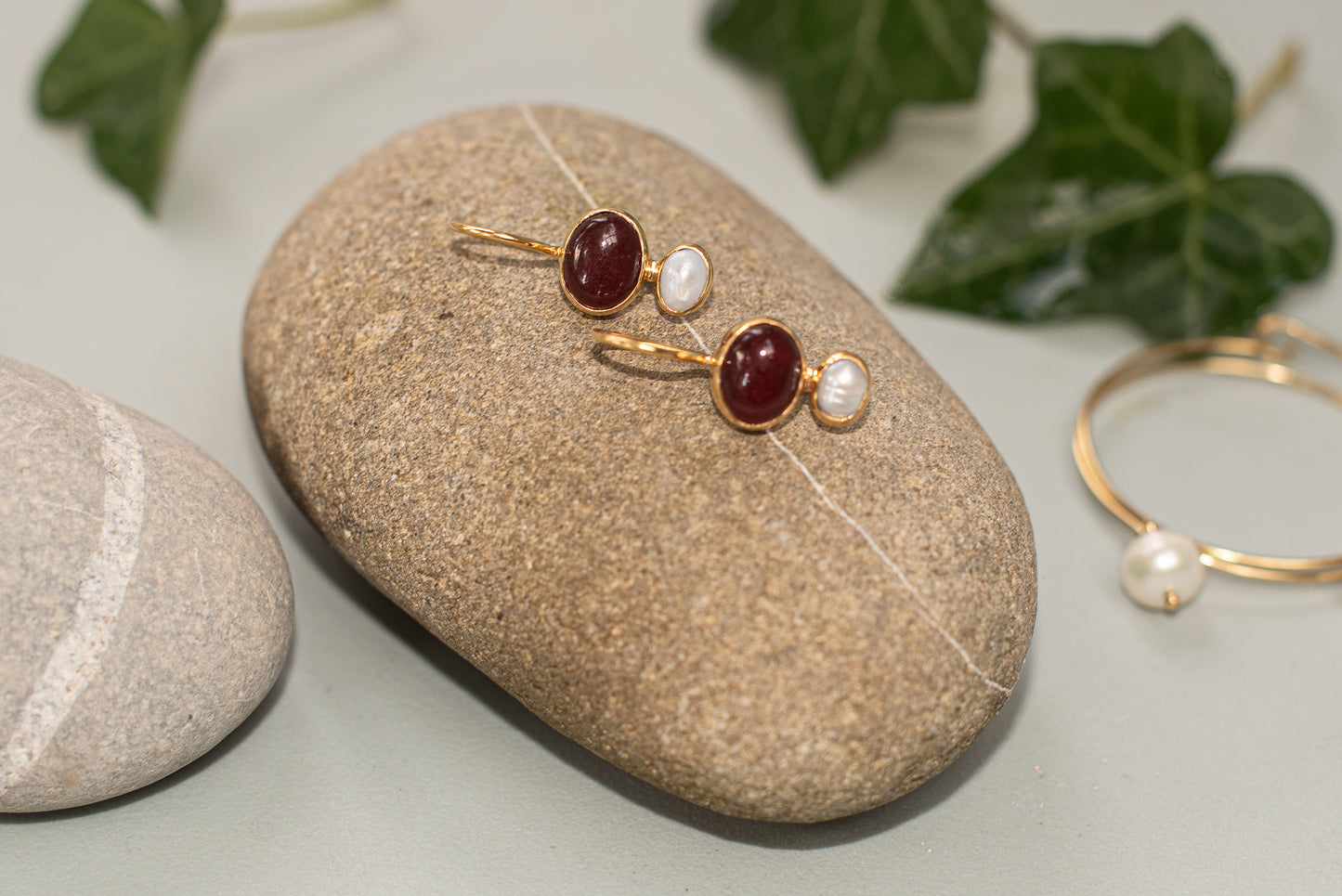 Oorbellen Donker Rode Steen