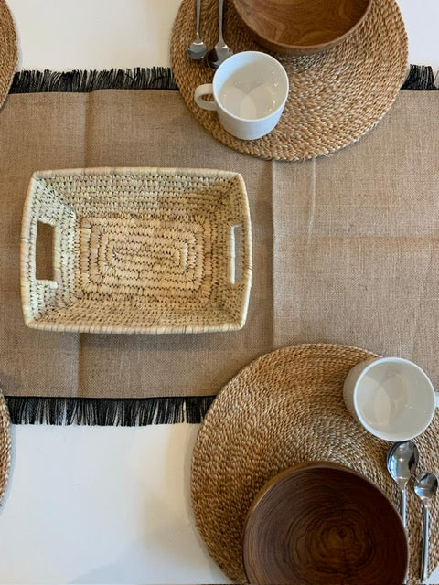 Jute tafelloper met zwarte franjes