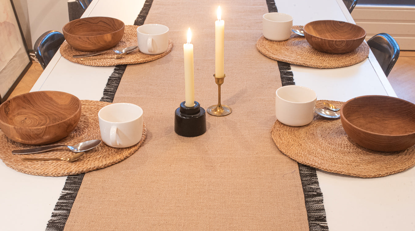 Jute tafelloper met zwarte franjes