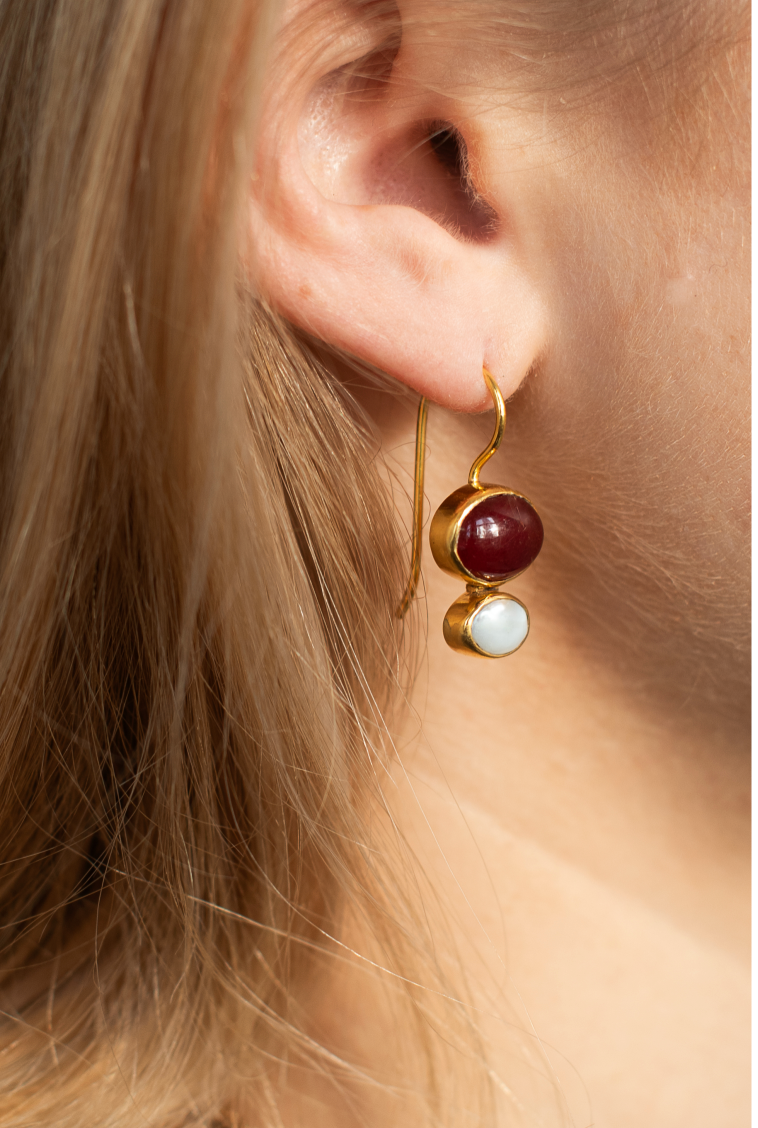 Oorbellen Donker Rode Steen